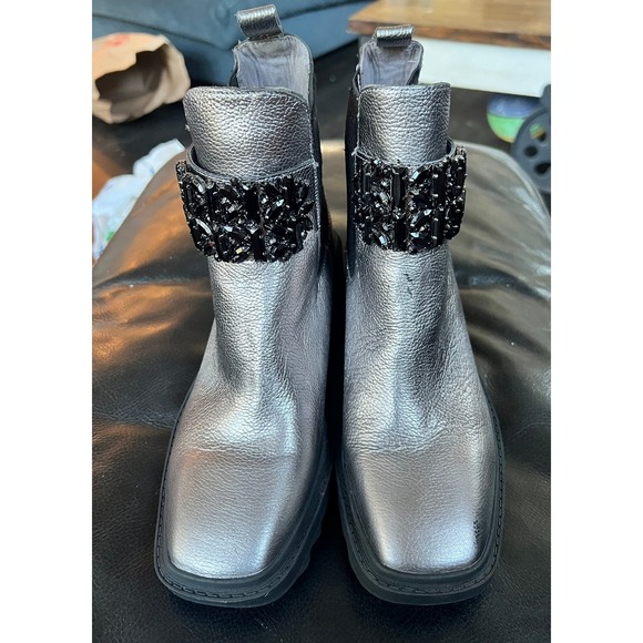 Karl Lagerfeld Paris Cavin Women 9 Chelsea Boot Silver  display picture 1